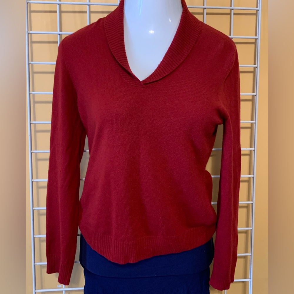 Prive’ Cashmere sweater medium red v neck date night Christmas feminine